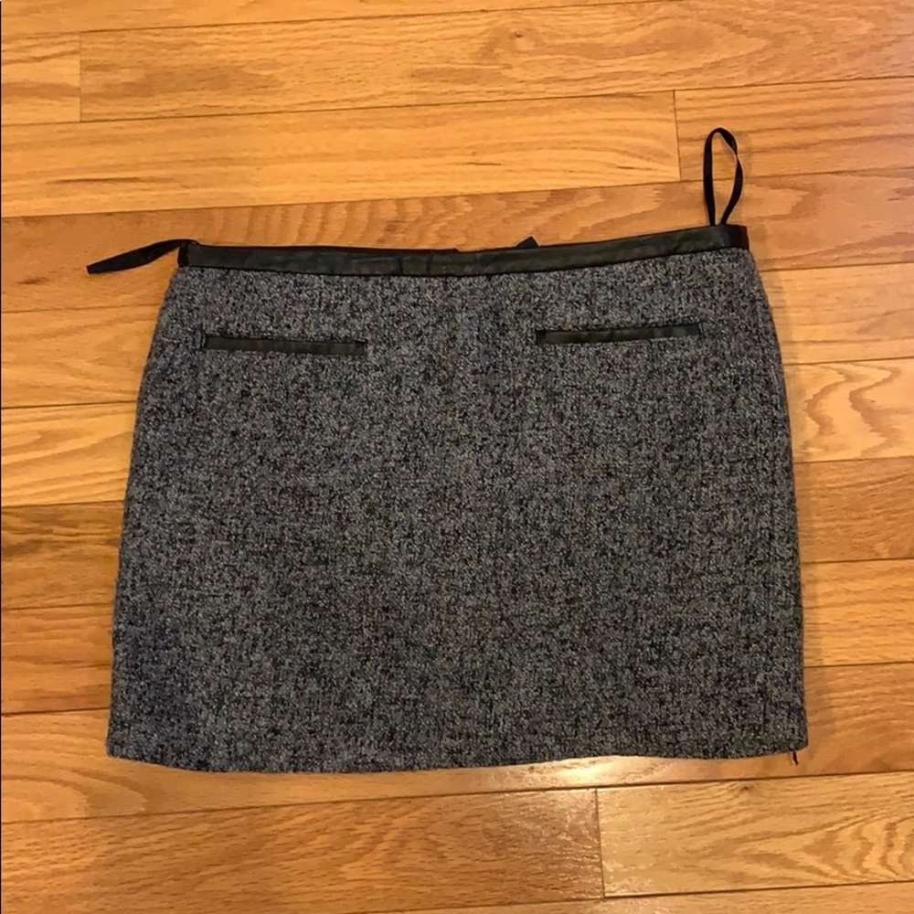Gap skirt